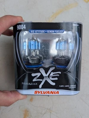 全新 Sylvania Silverstar ZXE 9004 对套装 头灯灯泡 氙气燃料 全新 — 第 1/4 张图片