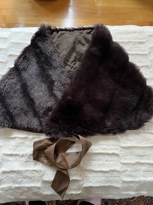 cuello piel sintética  Foto 1 de 2