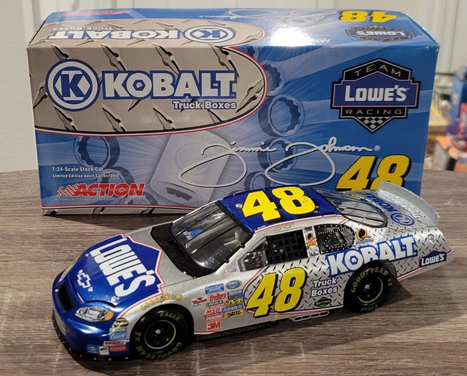 Camión Action Jimmie Johnson #48 Lowes Kobalt 2005 cajas 1:24 diecast 1 de 1.848 Foto 1 de 4