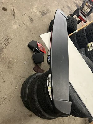 Jeep Compass 2007-2010 alerón trasero texturizado negro con tercera luz de freno OEM 08 09 Foto 1 de 4