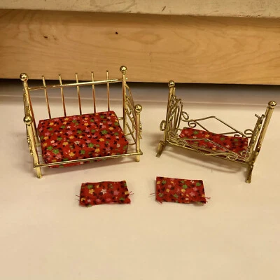 Justen Heartland латунная мебель для кукольного домика - винтажная дневная кровать и детская качалка 1985 - Изображение 1 из 4