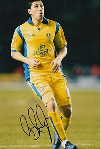 LEEDS UNITED HAND SIGNED BILLY PAYNTER 12X8 PHOTO 2. - Picture 1 of 1
