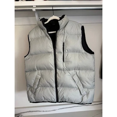 Old Navy Men's Reversible Puffer Vest Down Soft Silver Black Size XL - Image 1 of 4
