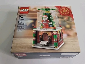 LEGO Seasonal: Snowglobe (40223) - Picture 1 of 5