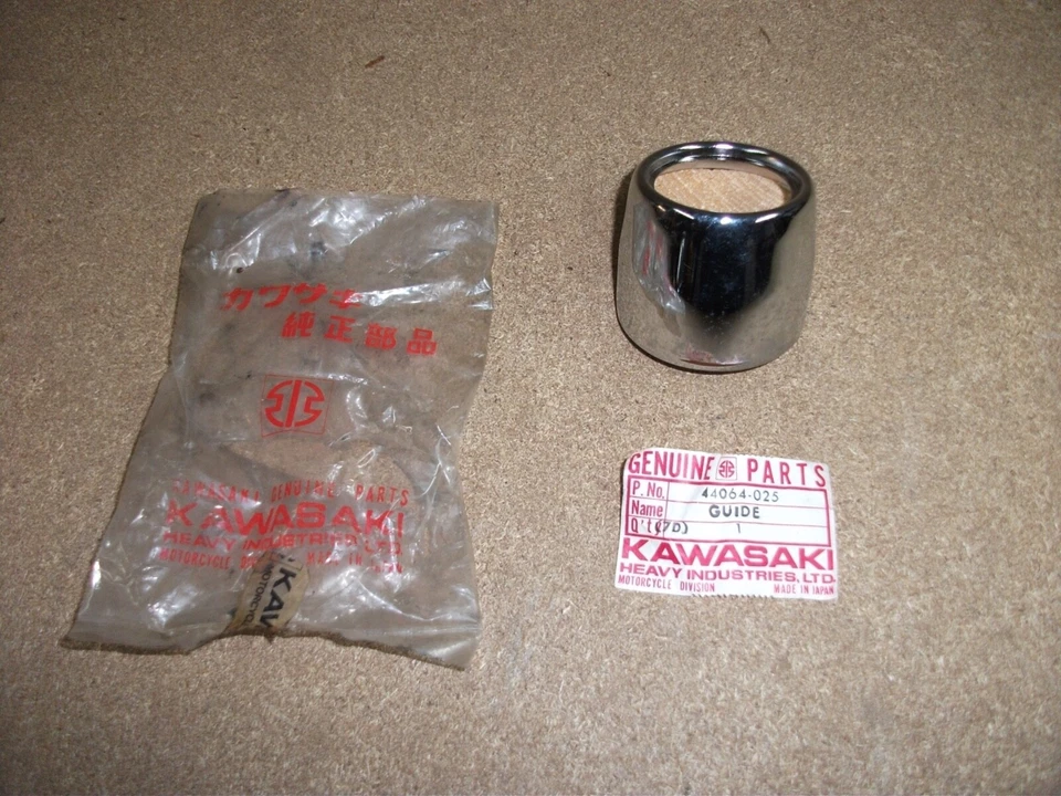 Cubierta inferior yugo Kawasaki Z900 A4 / Z1000 A / Z650 B nueva de colección años 70 Foto 1 de 1