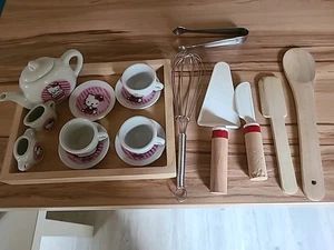 Puppengeschirr Hello Kitty und  versch. Küchenutensilien - Bild 1 von 2