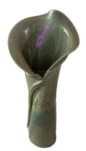 Studio Kunst Keramik Seladon grün Calla Lilie Design 10" Vase signiert - Bild 1 von 8
