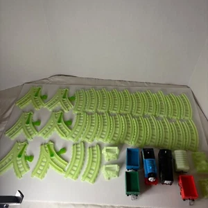 Thomas & seine Freunde Track Master Glow in the Dark Thomas & Diesel und Track Extras - Bild 1 von 16