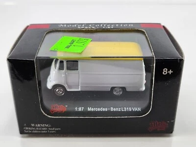 Mercedes-Benz L319 Van Malibu International™ escala 1:87 HO (blanco/amarillo) Foto 1 de 4