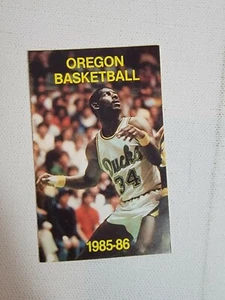 Vintage 1980s University of Oregon Ducks Basketball Pocket Schedule 1985-1986 - Picture 1 of 3