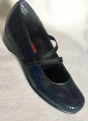 Nuevo Munro Azul Brillo Negro Serpiente Planas Correas Elásticas talla 5 W Foto 1 de 4