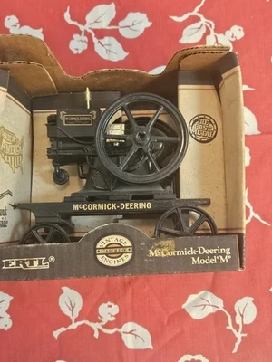 De colección, 1990 ERTL, McCormick-Deering Modelo "M", #4351, 1/6, Hecho en EE. UU., SIN USAR, EN CAJA Foto 1 de 4