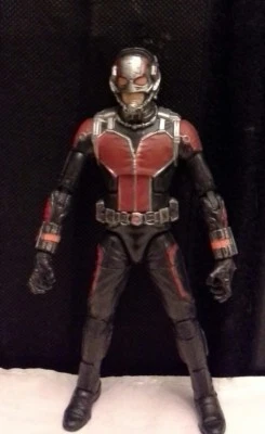 Figura Ant-man serie BAF Ultron leyendas Marvel  Foto 1 de 3