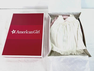 Hermoso juego de crinolina y chemise en caja American Girl sin usar, en caja retirado Foto 1 de 4