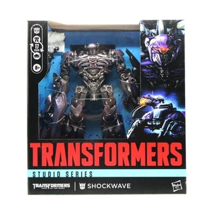 Transformers Studio Series Leader Class Transformers: Dark of the Moon Shockwave - Picture 1 of 9