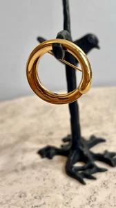 Signed Monet Round Wreath Gold Tone Simple Classic Pin Brooch - Picture 1 of 7