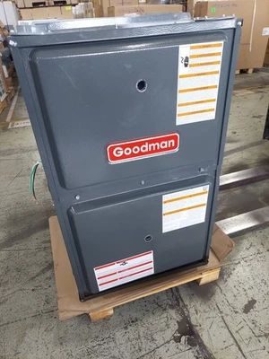 Goodman 80K БТЕ 96% AFUE восходящий поток / горизонтальная газовая печь, GR9S960804CN, S&D - Изображение 1 из 4