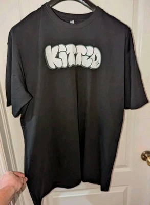 Camiseta "KITTED" Adulto XL 24" X 31" Jerga Negra Nube Burbuja Graffiti Fuente Foto 1 de 4