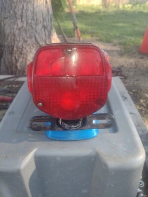 Luz trasera y guardabarros Kawasaki F7 1973 1974 1975  Foto 1 de 4