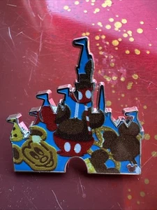 2025 Disney Pin Disneyland Hidden Mickey Castle Disney Snacks - Bild 1 von 2
