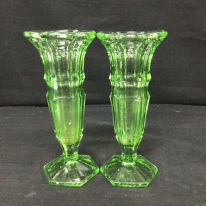 Vintage Pair of Green Glass Candle Sticks Approx. 17.5 cm (48) #316 - Picture 1 of 6