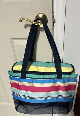 Thirty-One Bolso de Playa de Malla Grande y Enfriador Aislado Rayas Arco Iris Colorido Foto 1 de 4