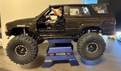Rc4wd tf2 Toyota four runner 1/10 Used Crawler Off-road Desert Toy Radio Control - Image 1 of 4