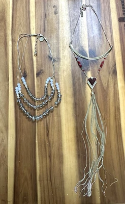 WHBM 2 Collar Tono Dorado Borla Larga Rojo/Multi Hilo Gris Cuentas de Vidrio Facetado Foto 1 de 4