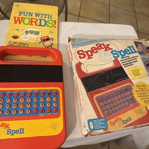 VINTAGE 1978 TEXAS INSTRUMENTS SPEAK & SPELL TESTED & WORKS IN ORIGINAL BOX - Picture 1 of 5