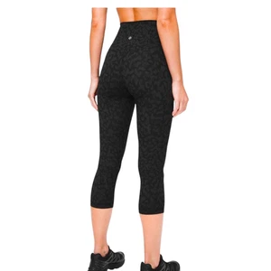 Lululemon Align Formation Camo Deep Coal Multi 21” Crop Size 6 EUC - Picture 1 of 10