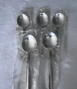 6 Oneida GAY ADVENTURE Round SOUP SPOONS Prestige Silverplate Original Plastic - Picture 1 of 6