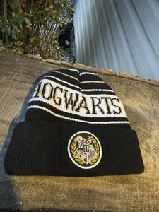 Harry Potter Hogwarts crest black beanie white –gold glitter accents O/S Heavy - Picture 1 of 7