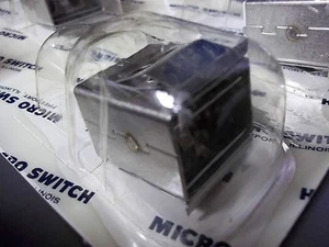 Cuerpo de lámpara Micro Switch 2F4 nuevo stock antiguo - Imagen 1 de 3