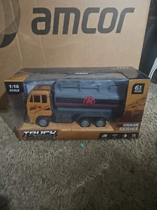 New Urban Series R/C Truck 1:16 Scale Simulation speed, control, lights. Age 6+ - Picture 1 of 3