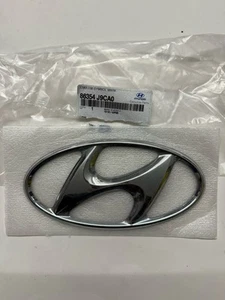 HYUNDAI KONA 2022 ON FRONT GRILL BADGE EMBLEM LOGO NEW GENUINE PART 86354J9CA0 - Picture 1 of 2