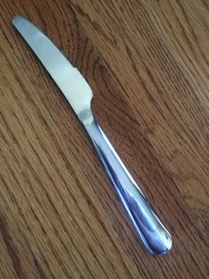 Cuchillo de cena IKEA DRAGON de acero inoxidable de 8 1/4" con puntas lisas brillantes Foto 1 de 4