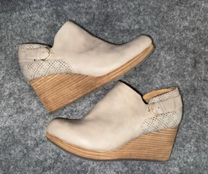 Dr. Scholl's 8 M Wynter Wedge Taupe Bootie Shoe - Picture 1 of 5