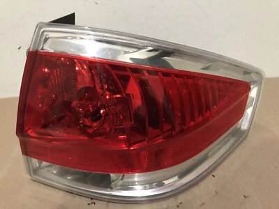 Luz trasera derecha Ford Focus 2008,2009,2010,2011 sedán pasajero OEM Foto 1 de 4