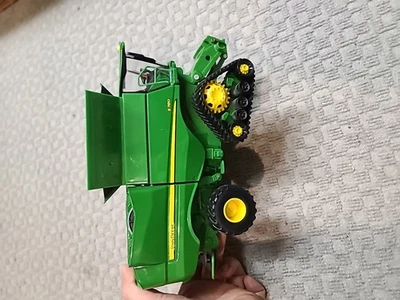 Tomy John Deere 1:16 Combine S780 Tracked Incomplete  - Image 1 of 4