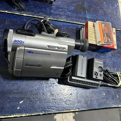PANASONIC PV-DV900D w/ Tapes&Batteries untested - Image 1 of 4