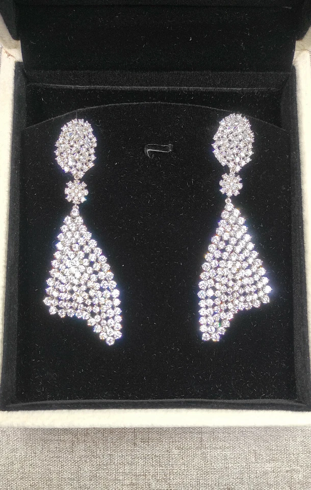 Magnífico Pendiente Araña Lustroso Multi Forma Brillante 14.6CT Circonita Cúbica Foto 1 de 4