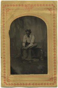 LOVELY MAN TIES SHOE? w SLEEVE GARTERS PAINTED OUTDOOR STUDIO BACKDROP TINTYPE - Bild 1 von 3