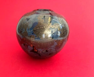ISLE OF WIGHT STUDIO GLASS VASE - Picture 1 of 5