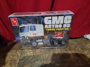 AMT GMC Astro 95 Semi Tractor Miller Beer AMT1230 Plastics Car/Truck 1/24-1/25 - Picture 1 of 5