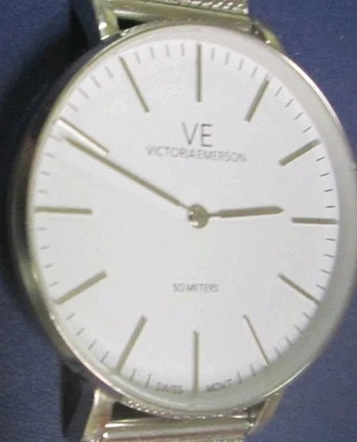 Reloj SUIZO VICTORIA EMERSON para dama, esfera blanca más grande, correa de malla, batería nueva Foto 1 de 4