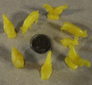 VINTAGE MINIATURE DOLLHOUSE FARM ANIMALS YELLOW PLASTIC 8 PCS UNMARKED - Picture 1 of 9