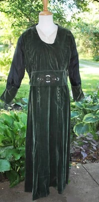 Arts And Craft 1915 Green Velvet Evening Dress - Image 1 of 4