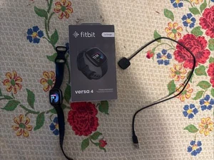 Black Fitbit Versa 4 Smart Watch - Picture 1 of 3