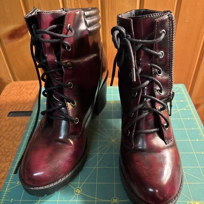 女士 Nine West 7M 勃艮第战斗靴花边和侧拉链高踝 — 第 1/4 张图片