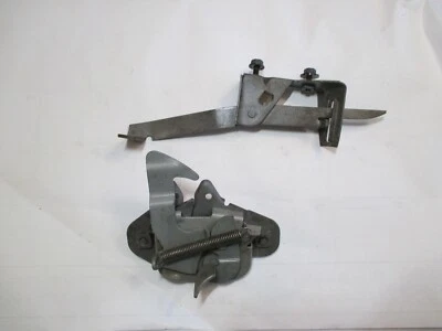 Plymouth 1963, Dodge, A330, Valiant, Dodge 330, 440 Polara, pestillo del capó y palanca Foto 1 de 4